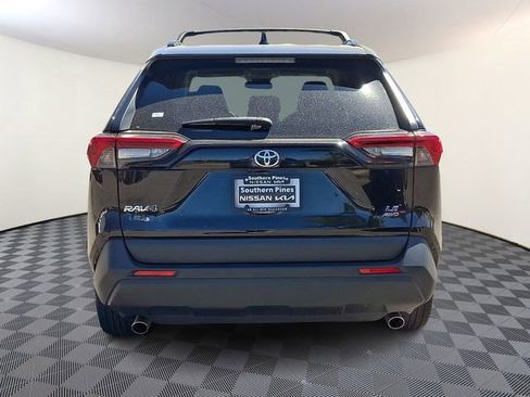 Used 2019 Toyota RAV4 LE AWD/4WD image 6