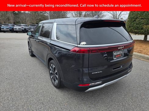 Certified 2023 Kia Carnival EX image 3