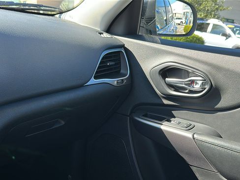 Used 2022 Jeep Cherokee Latitude Lux image 19