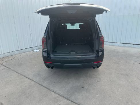 Used 2025 Chevrolet Suburban Z71 AWD/4WD image 8