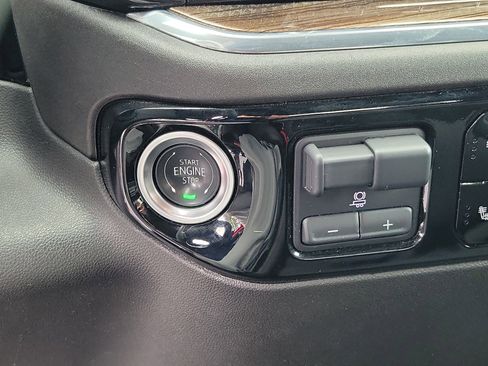 Used 2025 Chevrolet Silverado 1500 LT RWD image 24