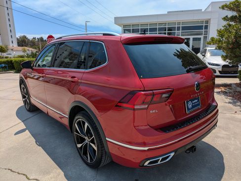 Certified 2024 Volkswagen Tiguan SEL R-Line image 6