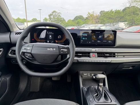 Certified 2025 Kia K4 FWD image 21