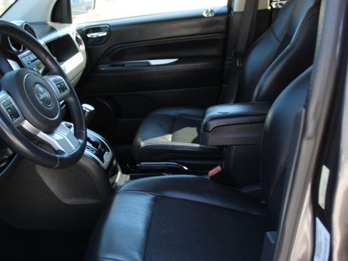 Used 2016 Jeep Compass Latitude image 13