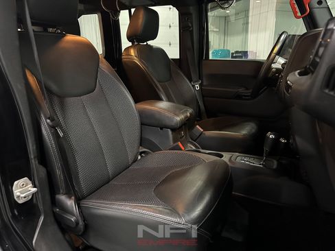 Used 2016 Jeep Wrangler Unlimited Sahara AWD/4WD image 40