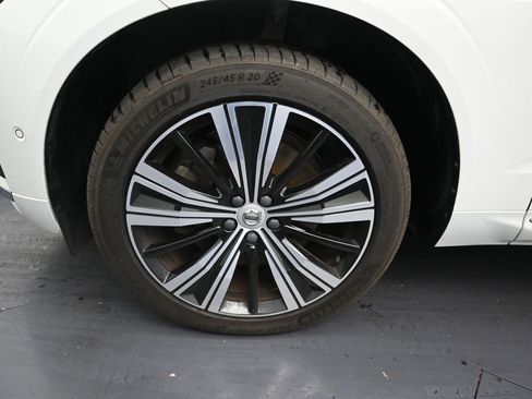 Used 2023 Volvo XC60 T8 Plus image 9