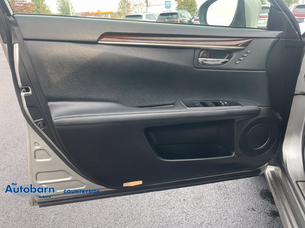 Used 2018 Lexus ES 350 w/ Luxury Package w/Wood Trim FWD image 10