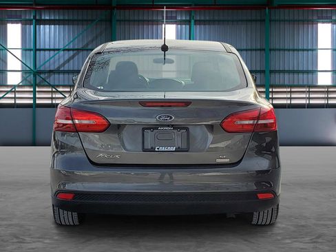 Used 2018 Ford Focus SE w/ SE Appearance Package image 4