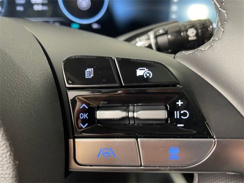 New 2025 Hyundai Elantra Limited image 10