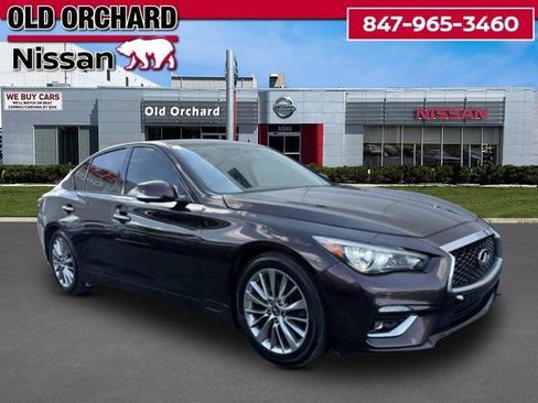 Used 2018 INFINITI Q50 Luxe w/ Essential Package (3.0T Luxe) AWD/4WD image 3