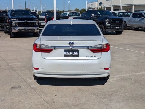 Used 2016 Lexus ES 300h image 5