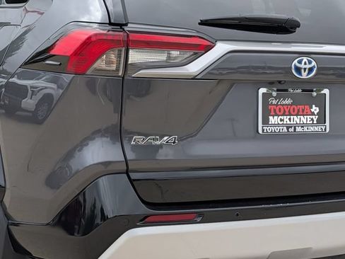 Used 2023 Toyota RAV4 XSE AWD/4WD image 7
