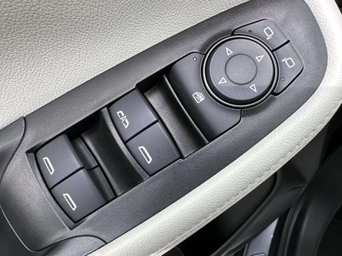 Used 2023 Buick Encore GX Preferred w/ Cold Weather Comfort Package FWD image 9