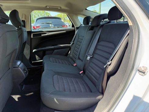 Used 2019 Ford Fusion SE FWD image 10