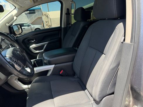 Used 2019 Nissan Titan SV w/ SV Convenience Package RWD image 15