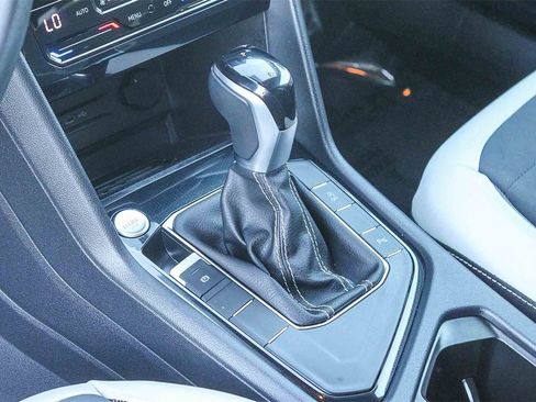 Used 2025 Volkswagen Taos SE image 20