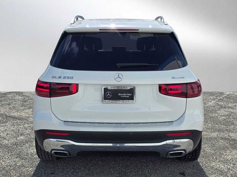 New 2026 Mercedes-Benz GLB 250 4MATIC image 4