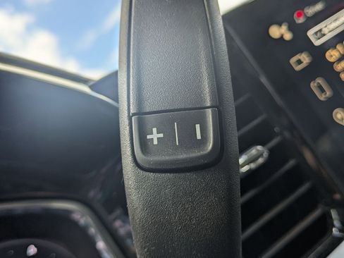 Used 2025 GMC Sierra 2500 SLT w/ SLT Premium Package image 13