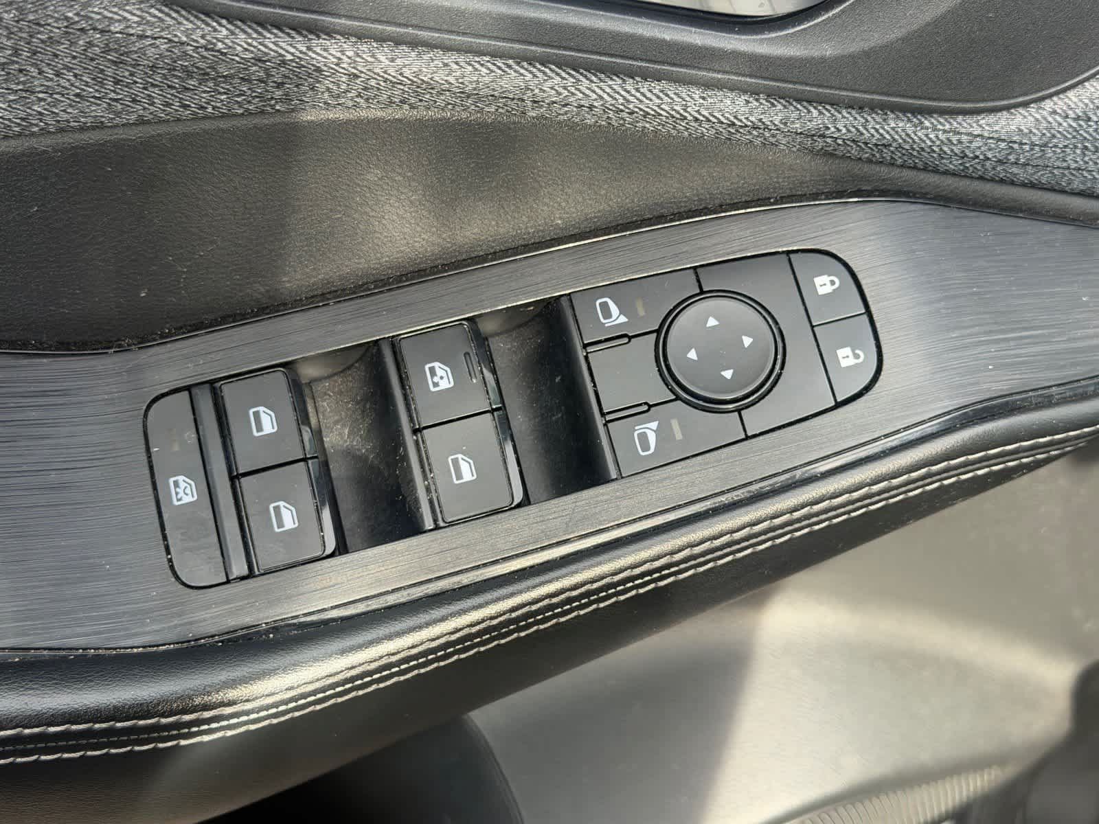 Certified 2023 Nissan Rogue SV FWD image 11
