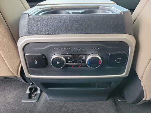 Used 2024 Ford Expedition Max Limited AWD/4WD image 11