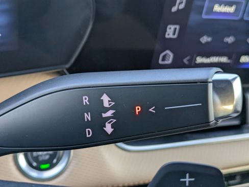 Used 2025 Chevrolet Equinox ACTIV w/ Safety and Technology Package image 16