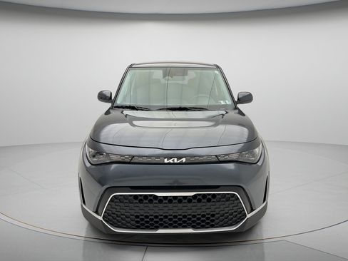 Used 2025 Kia Soul LX w/ LX Technology Package FWD image 2