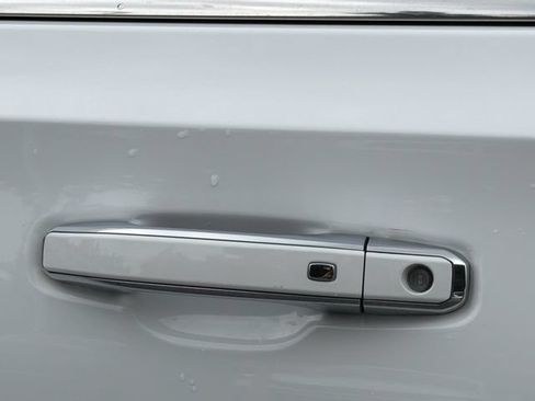 Used 2023 GMC Yukon XL Denali RWD image 15