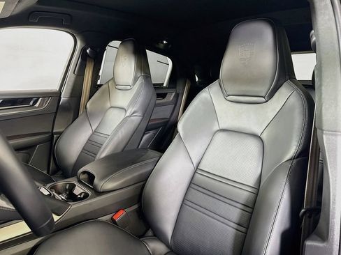 Certified 2025 Porsche Cayenne Turbo AWD/4WD image 5