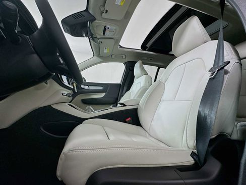 New 2026 Volvo XC40 B5 Plus w/ Protection Package Premier image 19