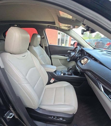 Used 2020 Cadillac XT4 Luxury w/ Cold Weather Package AWD/4WD image 26