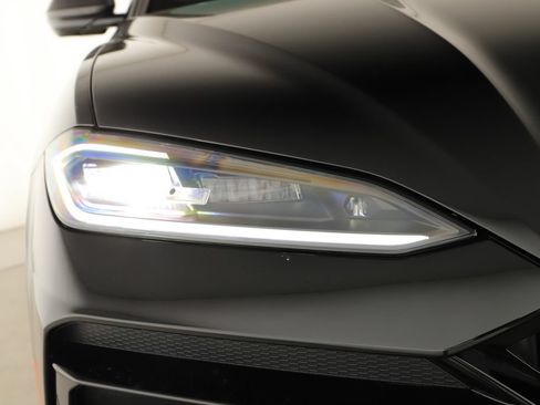 Used 2025 Lamborghini Urus SE AWD/4WD image 36