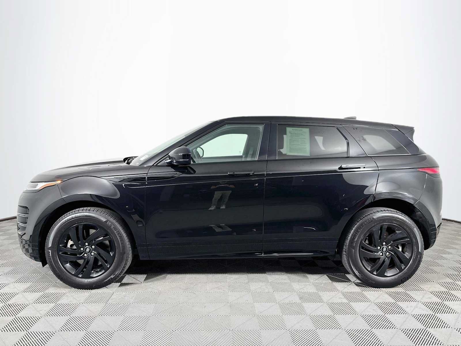 Used 2023 Land Rover Range Rover Evoque R-Dynamic S AWD/4WD image 8