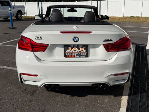 Used 2018 BMW M4 Convertible image 14