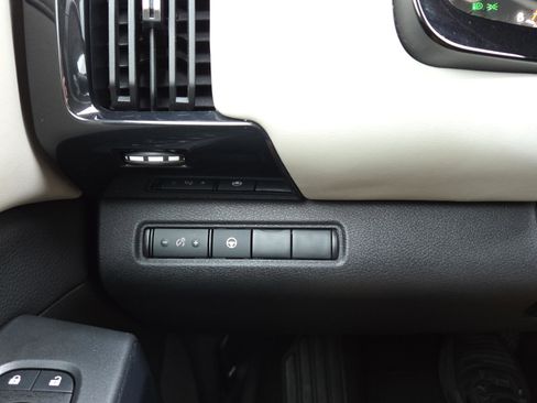 Used 2024 Nissan Pathfinder SV image 23