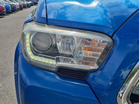 Used 2016 Toyota Tacoma TRD Sport image 7