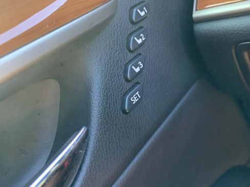Used 2013 Lexus ES 300h w/ Luxury Pkg FWD image 28