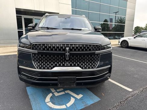 Used 2025 Lincoln Navigator L Reserve AWD/4WD image 2