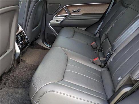 New 2025 Land Rover Range Rover SE image 17