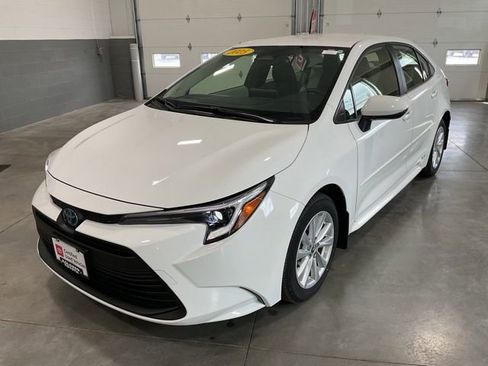 Used 2025 Toyota Corolla LE w/ LE Premium Package AWD/4WD image 3