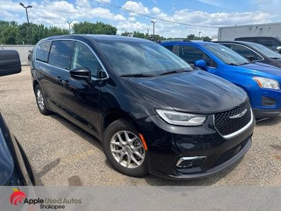 Used 2023 Chrysler Pacifica Touring-L