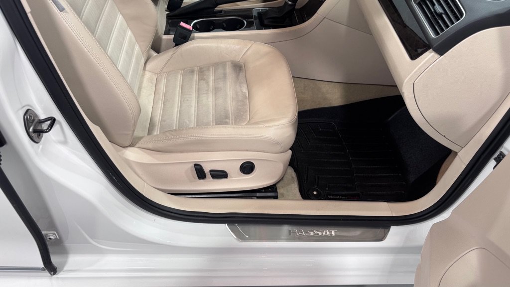 Used 2014 Volkswagen Passat TDI SEL Premium FWD image 19