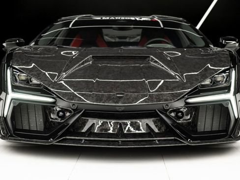 Used 2024 Lamborghini Revuelto image 5