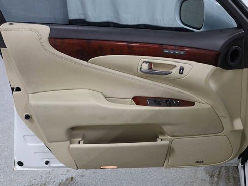 Used 2011 Lexus LS 460 w/ Comfort Pkg image 15