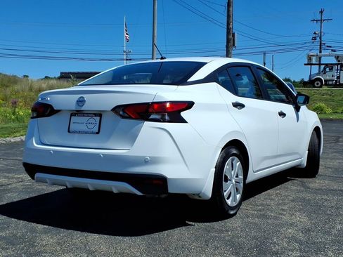 Used 2022 Nissan Versa S FWD image 3