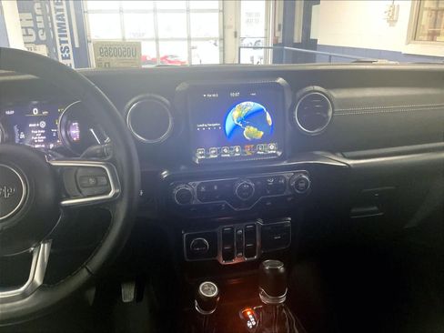 Used 2023 Jeep Wrangler Sahara w/ Cold Weather Group image 18