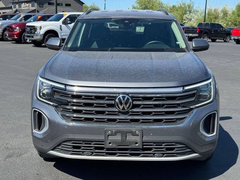 Used 2024 Volkswagen Atlas SE AWD/4WD image 2
