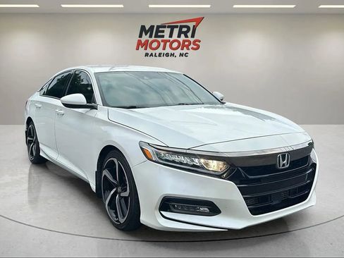 Used 2018 Honda Accord Sport image 3