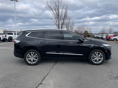 Used 2024 Buick Enclave Essence w/ Experience Buick Package image 9