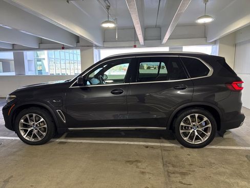 Used 2022 BMW X5 xDrive45e w/ Premium Package image 3