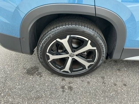 Certified 2025 Volkswagen Tiguan SE FWD image 27